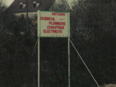 Premier panneau publicitaire de l'entreprise