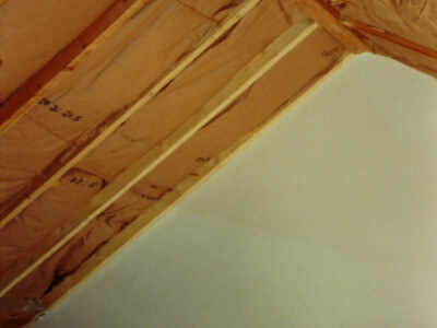 Combles isolés avec de la laine de verre